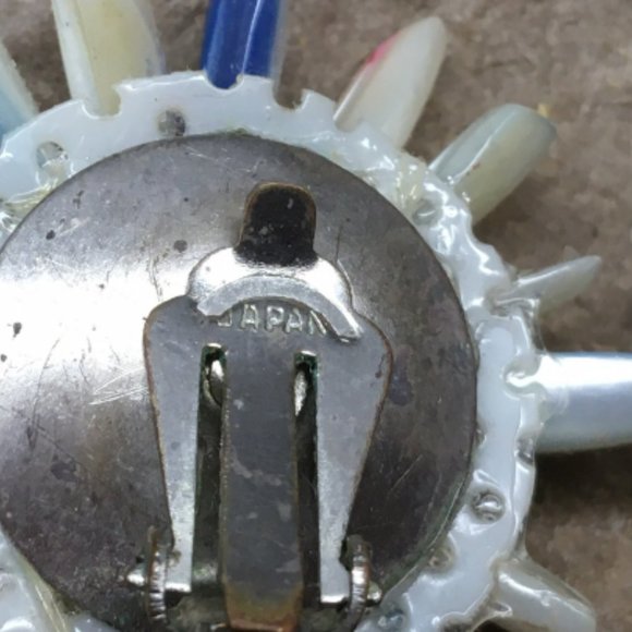 Vintage Mother of Pearl STARBURST BLUE Shell Earrings, Clip-on, Marked Japan, - Picture 2 of 4